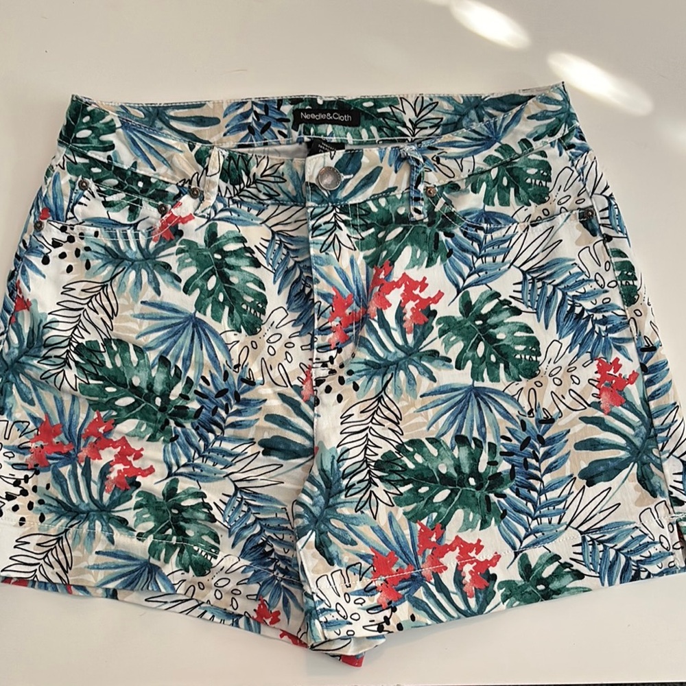 Tropical Leaf Print Women's Shorts